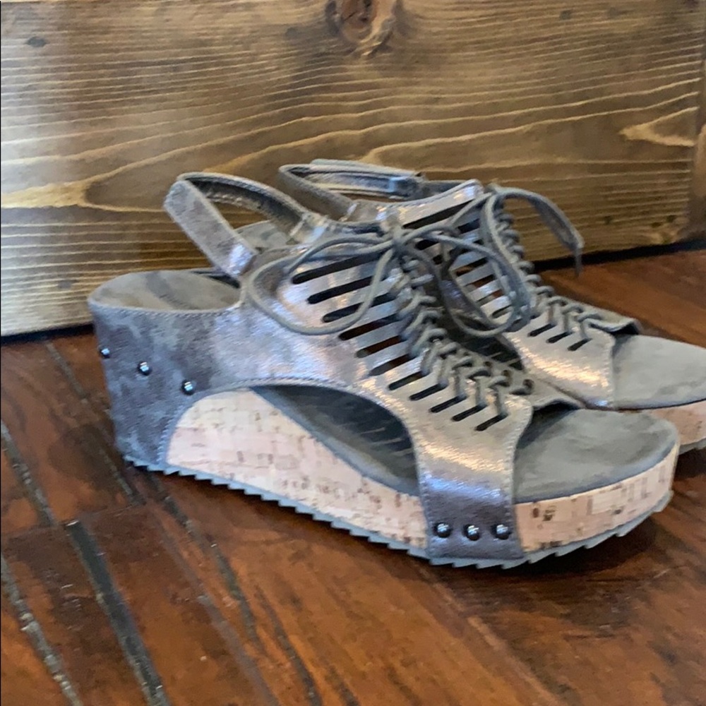 Metallic Wedges